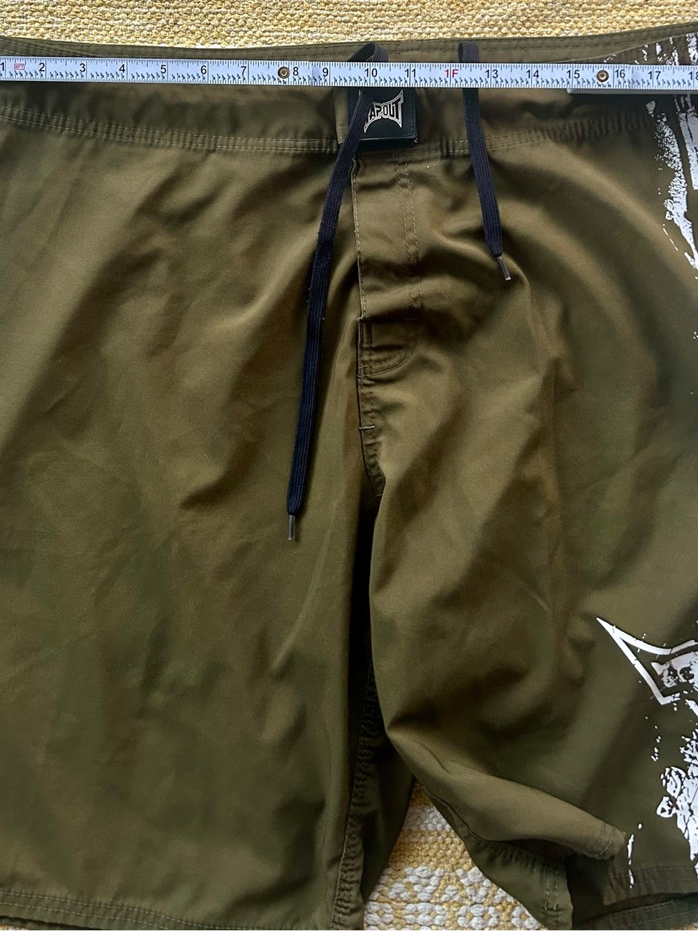 Retro Tapout skater, grunge Olive Green Athletic Drawstring Shorts with skulls